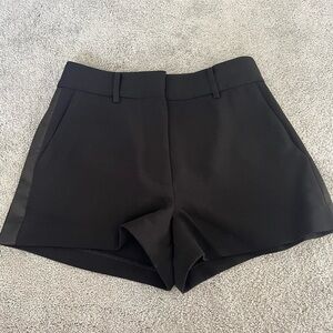 Fleru de mal tuxedo shorts small